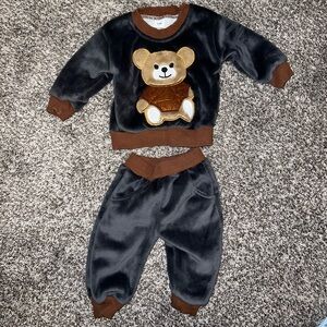 Fleece sweatshirt and sweatpants outfit, 3-6 months, soft, lined inside w fleece